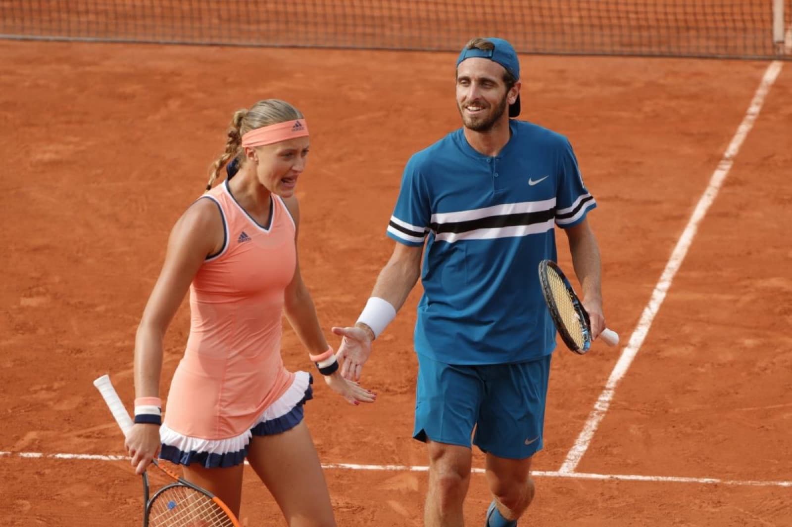 Alexis Musialek et Kristina Mladenovic sur le court en terre battue de Roland-Garros en 2018